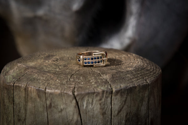 Buckle Ring - 9ct Gold - 13 Sapphires